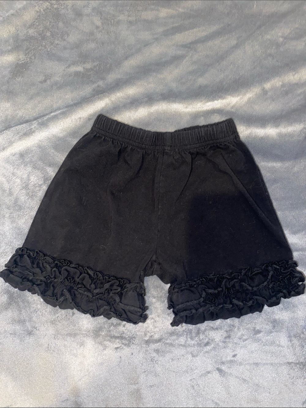 Black Ruffle Hem Girls' Shorts - Kids Bottoms